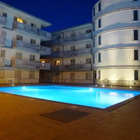 With 2 Bedrooms In With Wonderful Mountain View Shared Pool Furnished Balcony 100 M From The Beach كاولونيا مارينا